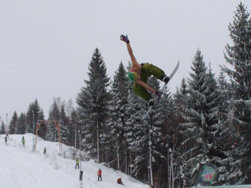 Foto Try to Fly - partia Roata - Cavnic - concurs snowboard (c) eMaramures.ro